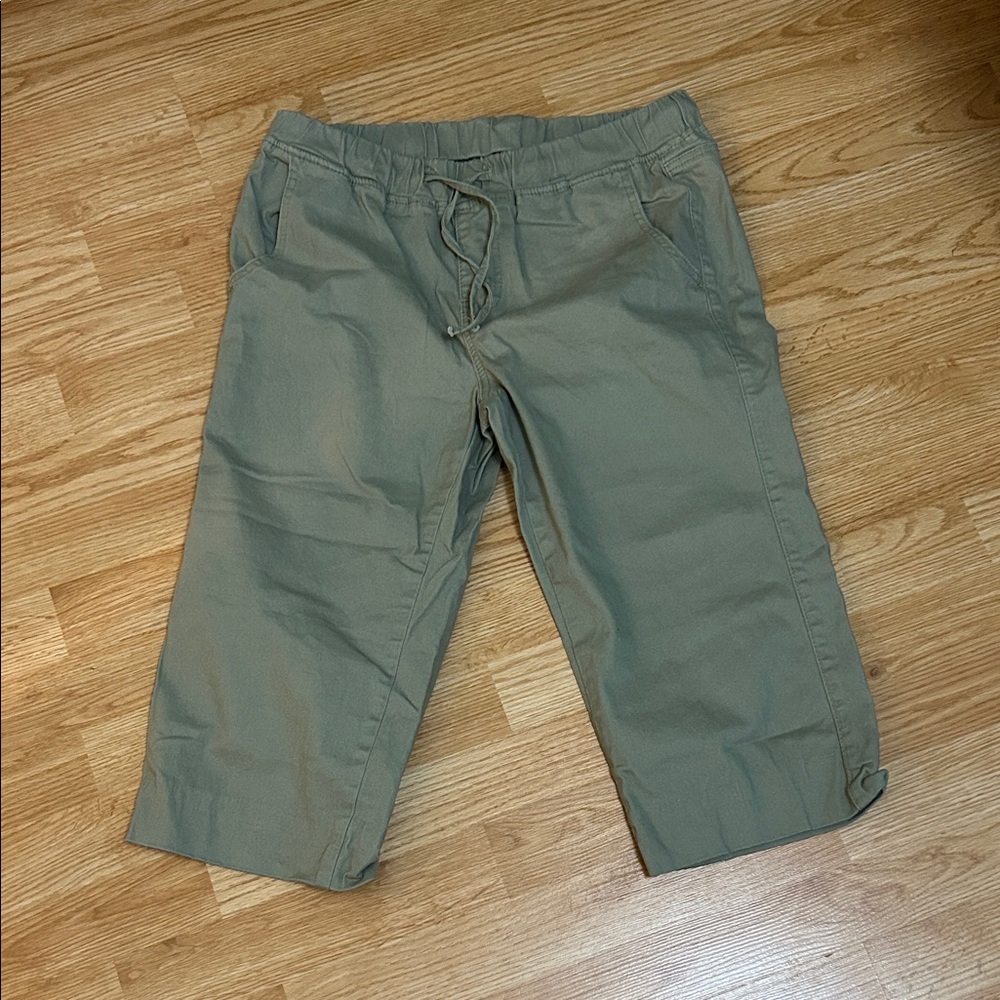 Casual Khaki Capri Pants
